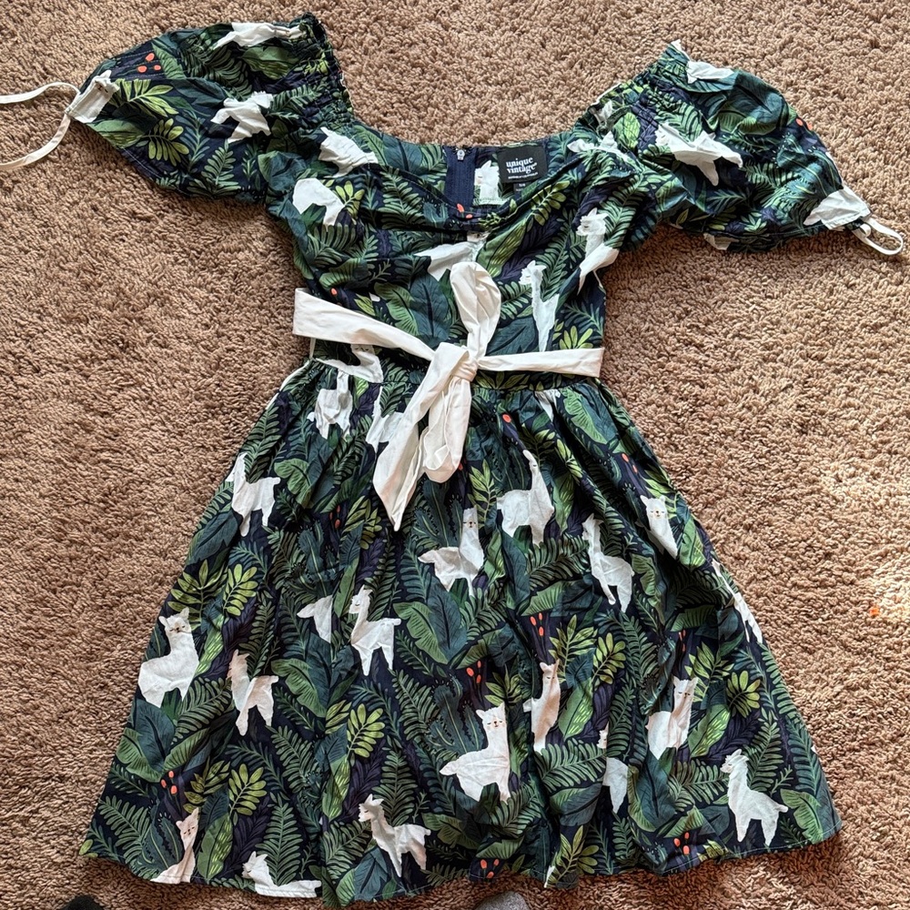 Unique Vintage Green Jungle Print Dress with White Belt